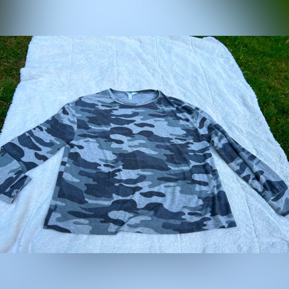 Size L camo shirt